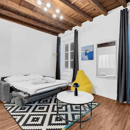 - Alzaia Naviglio Grande Apartment *