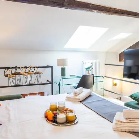 Su Due Piani Con Aria Condizionata A Pochi Passi Da Fondazione Prada E Duomo Apartment *