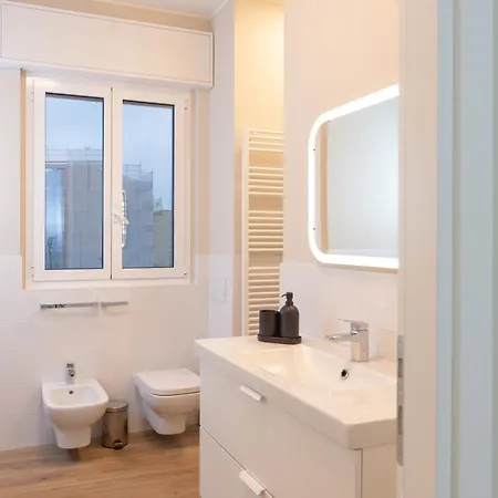Apartment Dreams Exclusive With Terrace - Free Parking - M1 Station - Near Center Milan