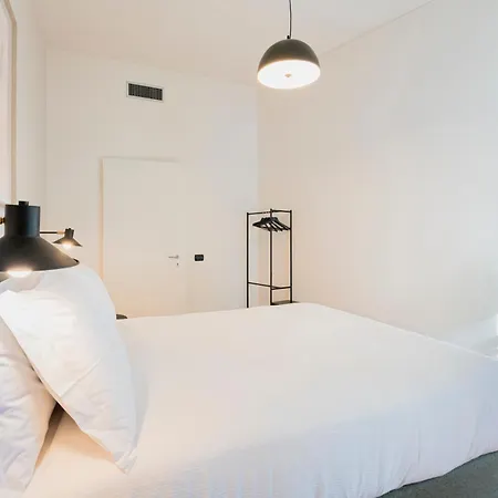 Relstay - Montenapoleone Apartmán