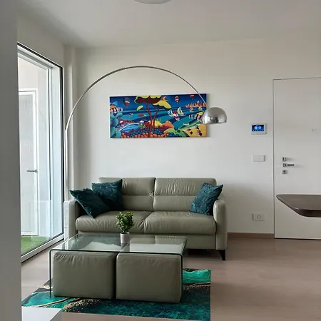 Apartment Torre Skyview Gym Pool & Rooftop Milan