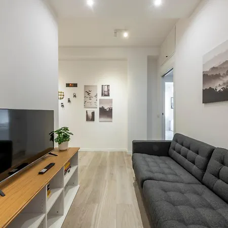 Caracciolo, 28 - Ampio Per 5, Posizione Perfetta * Mediolan