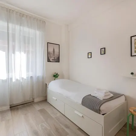 Caracciolo, 28 - Ampio Per 5, Posizione Perfetta