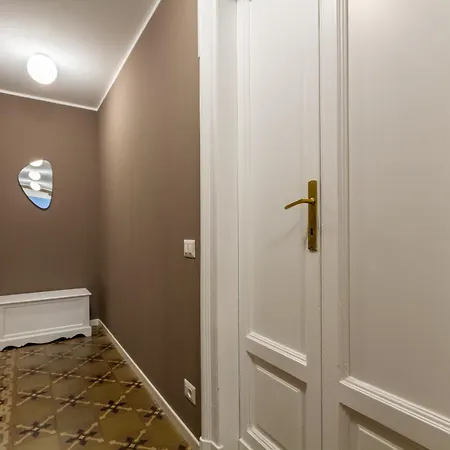 In Historic Building- Porta Venezia Apartment Milan