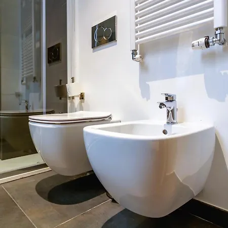 Apartment In Historic Building- Porta Venezia Milan