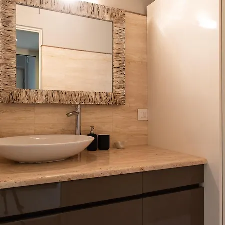 Youhosty - Chinatown Bright And Luxury Apartman Milánó