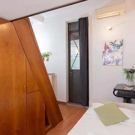 Soft Colors Exclusive - Navigli District - M2 Milaan