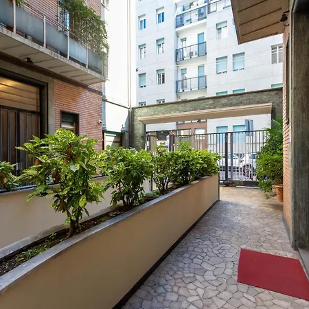 The Rent - Spacious Two-bedroom In Crocetta * מילאנו
