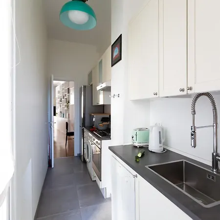 דירה The Rent - Spacious Two-bedroom In Crocetta מילאנו