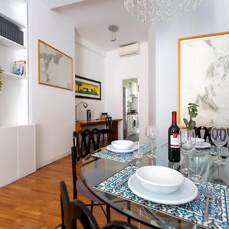 דירה The Rent - Spacious Two-bedroom In Crocetta מילאנו