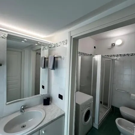 Moderno E Luminoso Con Terrazzo, M2 Malpensa Train Apartment