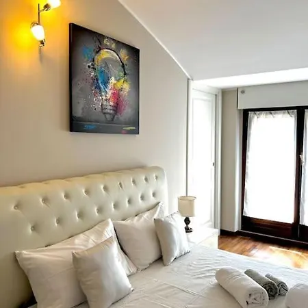 Moderno E Luminoso Con Terrazzo, M2 Malpensa Train Apartment Milan