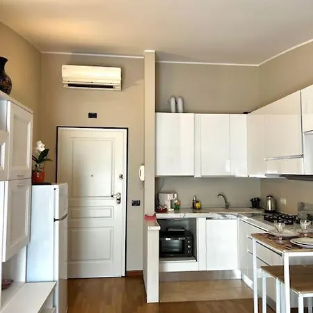 Apartment Moderno E Luminoso Con Terrazzo, M2 Malpensa Train Milan