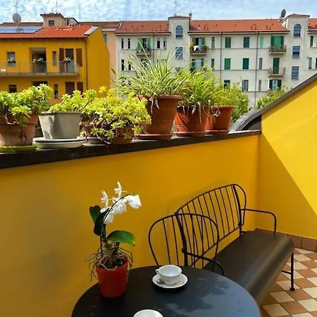 Moderno E Luminoso Con Terrazzo, M2 Malpensa Train Apartment Milan