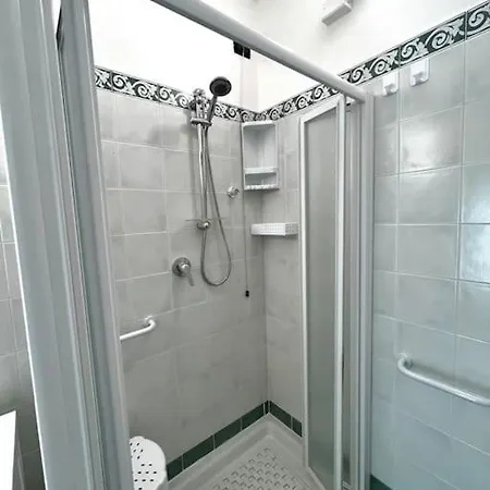 Moderno E Luminoso Con Terrazzo, M2 Malpensa Train Apartment Milan