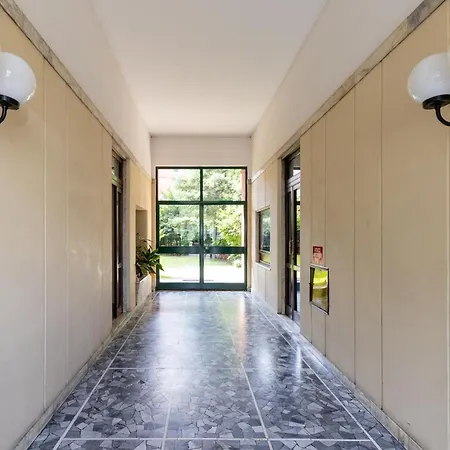 Appartamento Modern With Balcony And Park View