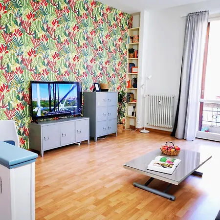 Daire Spacious 50 Meters From The Metro Milano