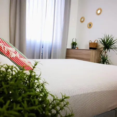 Spacious 50 Meters From The Metro Daire *