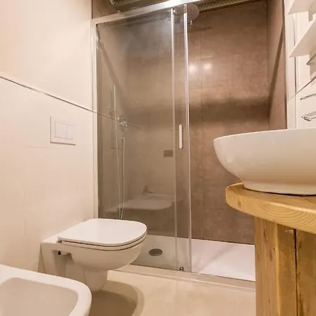 Sp15 -isola- Super Large Apartment