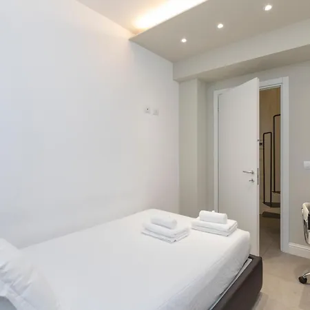 Xenia - Modern Three-room In Moscova Area Apartment Milan