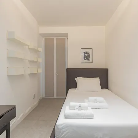 Xenia - Modern Three-room In Moscova Area Apartment