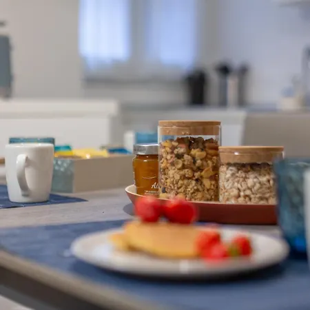 Charming 2-bedroom In Milanese Building Апартаменты