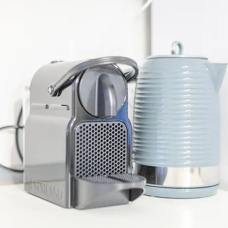 Апартаменты Charming 2-bedroom In Milanese Building *