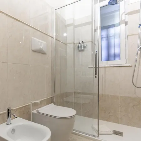 Charming 2-bedroom In Milanese Building