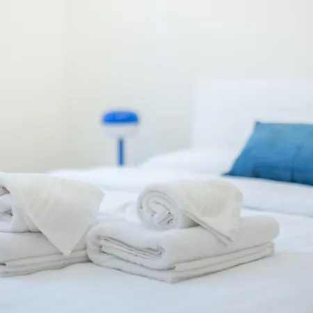 Апартаменты Charming 2-bedroom In Milanese Building