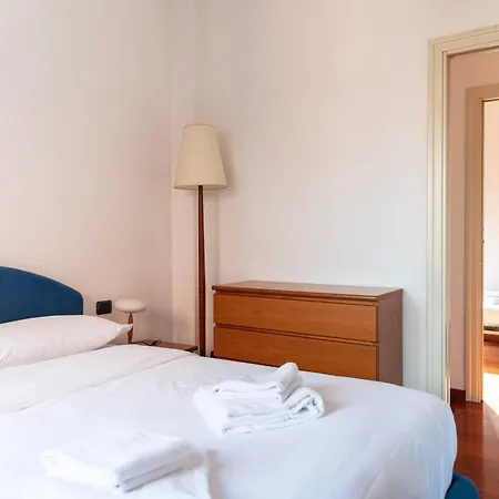 Youhosty - Cechov 21 * Milano