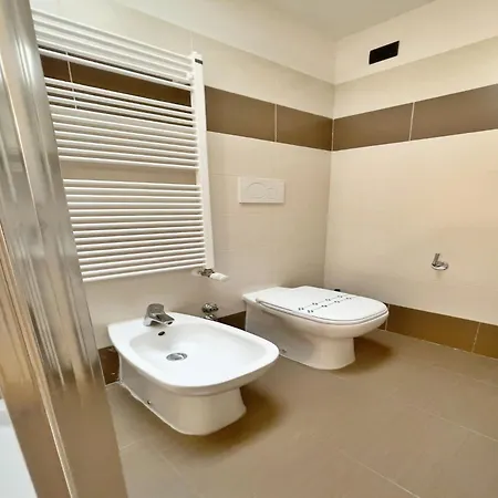 Modern Near Center Apartment *