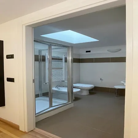 Modern Near Center Apartment Milan