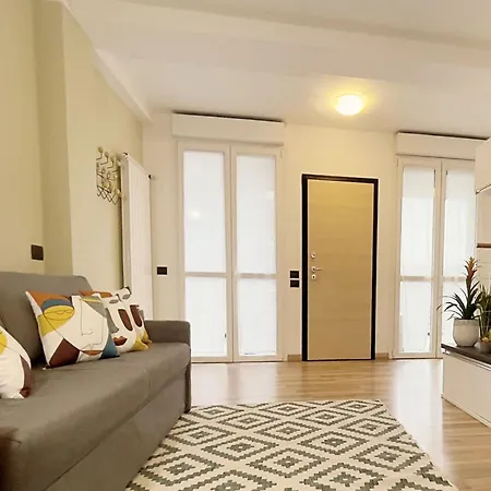 Modern Near Center Apartment *