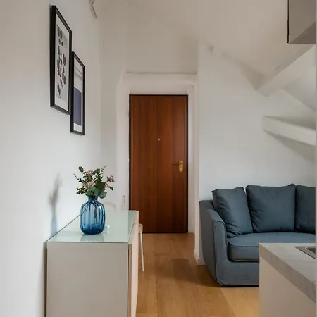 Via Crespi Attic Apartman *