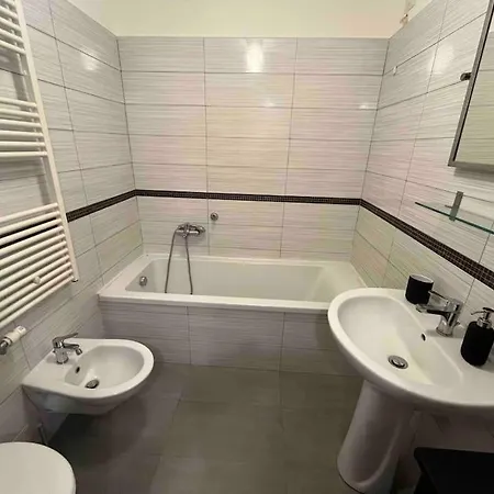 Spacious 2br 2ba Porta Venezia Walk To Fs ミラノ