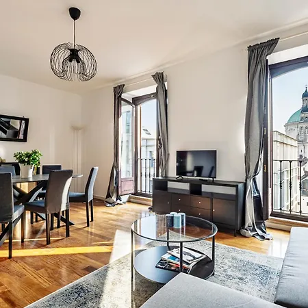 Elegant 2 Bedrooms Near Duomo Apartment *