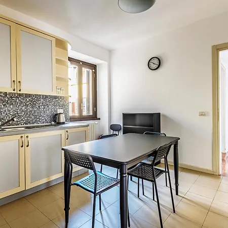 Elegant 2 Bedrooms Near Duomo Milan