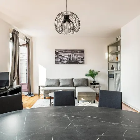 Elegant 2 Bedrooms Near Duomo Milan