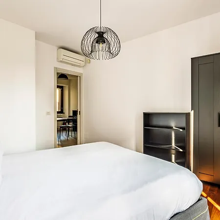 Elegant 2 Bedrooms Near Duomo * Milan