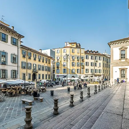 Elegant 2 Bedrooms Near Duomo Milan