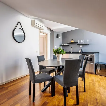 Apartment Elegant 2 Bedrooms Near Duomo Milan