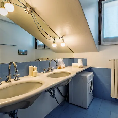 Elegant 2 Bedrooms Near Duomo * Milan