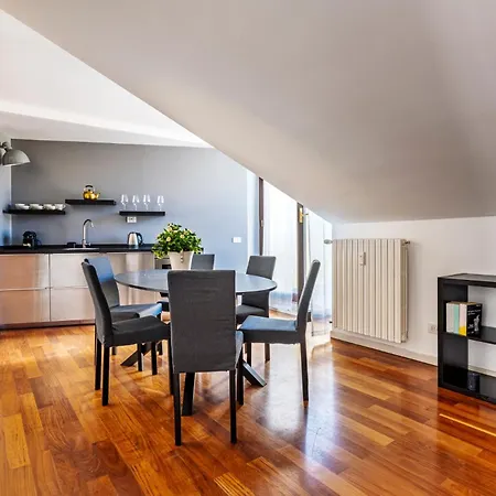 Elegant 2 Bedrooms Near Duomo Apartment *