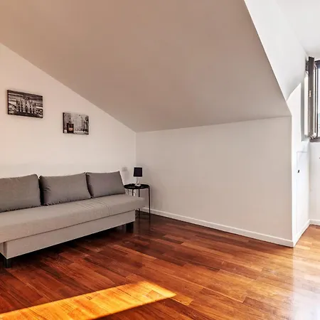Elegant 2 Bedrooms Near Duomo Milan