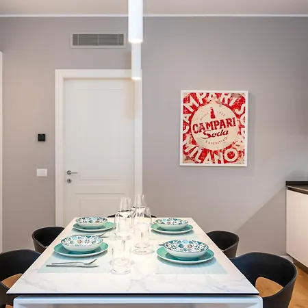 Luxurious & Spacious Flats In Duomo شقة ميلان