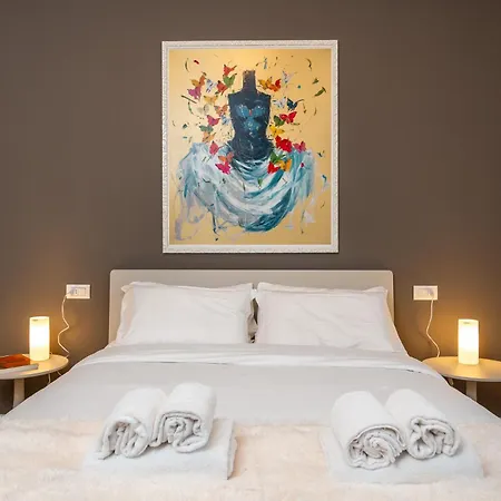 Luxurious & Spacious Flats In Duomo شقة ميلان