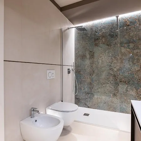 Luxurious & Spacious Flats In Duomo * ميلان