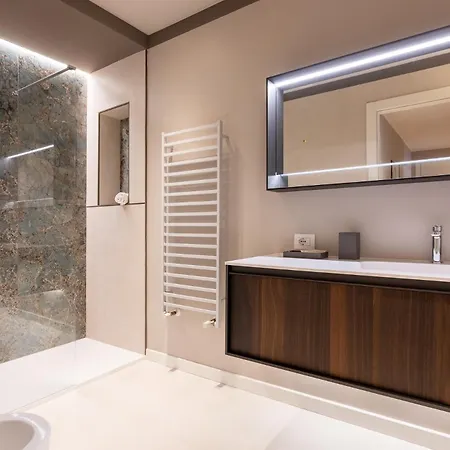 Luxurious & Spacious Flats In Duomo ميلان