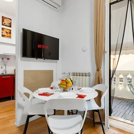 Life Elegant Penthouse With Terrace, Wi-fi Netflix, Subway 5 Min - Very Convenient Location דירה מילאנו