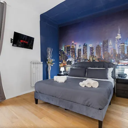 Life Elegant Penthouse With Terrace, Wi-fi Netflix, Subway 5 Min - Very Convenient Location מילאנו
